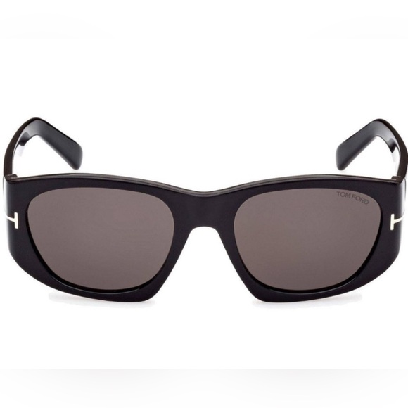 Tom Ford - sunglasses with case - Like New - never worn - 53-19-145 - Picture 15 of 15